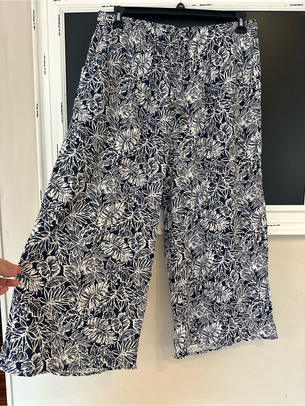 Jones New York Linen Blend Tropicsl Leaf Wide Leg Cropped Pants Navy & White 1X
